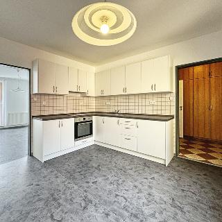 Pronájem bytu 2+1 49 m² Plzeň, Na Poříčí