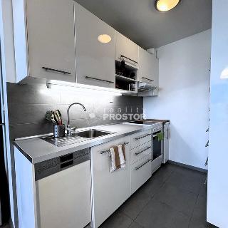 Prodej bytu 2+kk 52 m² Praha, Zázvorkova