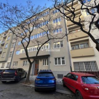 Pronájem bytu 3+1 77 m² Praha, Velehradská