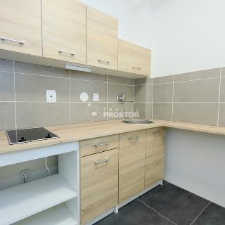 Pronájem bytu 3+1 71 m² Praha, Lumiérů