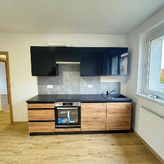 Pronájem bytu 2+1 56 m² Ostrov, 