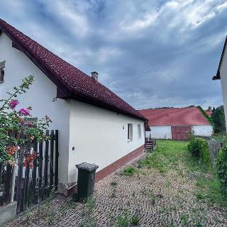 Prodej rodinného domu 375 m² Břasy, 