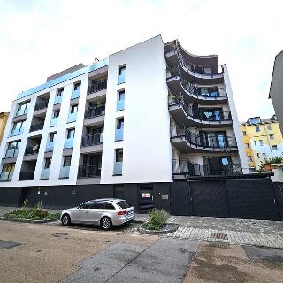 Pronájem parkovacího místa 15 m² Plzeň, Na Jíkalce