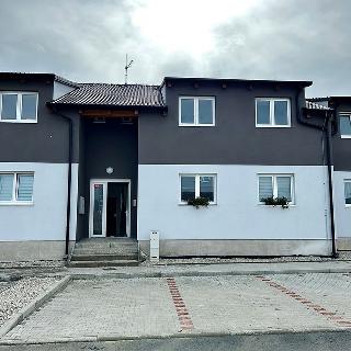 Pronájem bytu 4+kk 78 m² Vochov