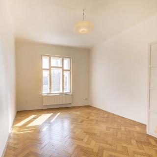 Pronájem kanceláře 75 m² Praha, Dejvická