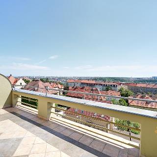 Pronájem bytu 2+1 74 m² Praha, Hradešínská