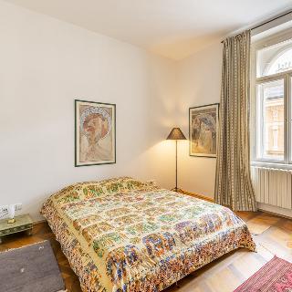 Pronájem bytu 2+1 80 m² Praha, Janáčkovo nábřeží