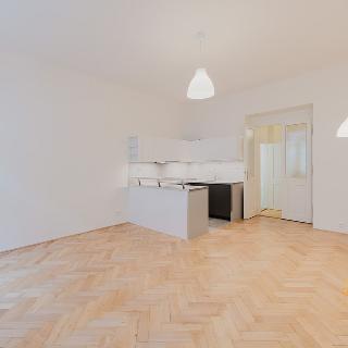 Pronájem bytu 2+kk 60 m² Praha, Moravská