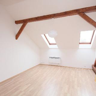 Pronájem bytu 2+1 80 m² Praha, Podlipného