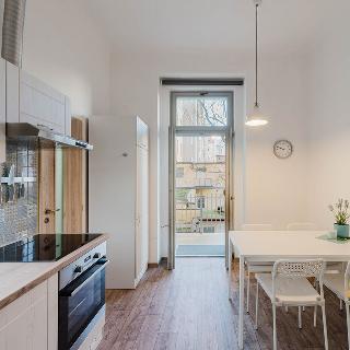 Pronájem bytu 1+1 35 m² Praha, Velehradská