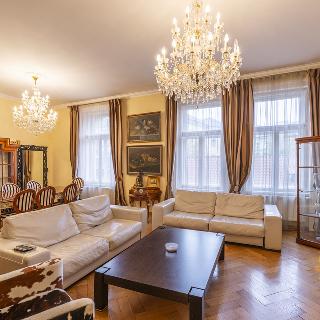 Pronájem bytu 3+1 137 m² Praha, Betlémská