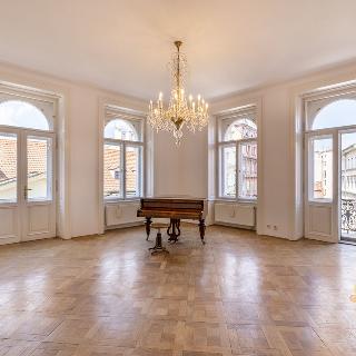 Pronájem bytu 4+1 180 m² Praha, Martinská