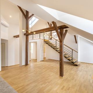 Pronájem bytu 4+1 165 m² Praha