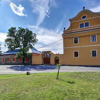 Prodej hotelu a penzionu 1 761 m² Tursko, Křížovnická