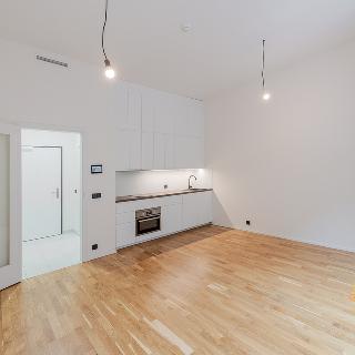 Pronájem bytu 1+kk a garsoniéry 31 m² Praha, Grafická