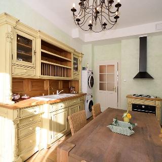 Pronájem bytu 3+1 95 m² Praha, Korunní