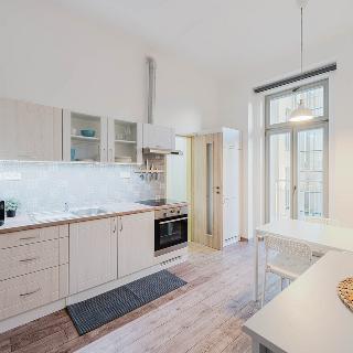 Pronájem bytu 1+1 35 m² Praha, Velehradská