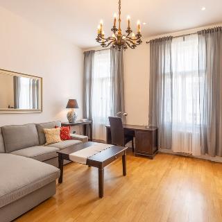 Pronájem bytu 2+1 82 m² Praha, Biskupská