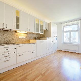 Pronájem bytu 2+1 74 m² Praha, Hradešínská