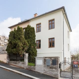 Prodej rodinného domu 320 m&sup2; Praha