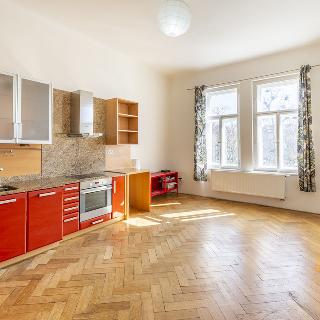 Pronájem bytu 2+1 75 m² Praha, Dejvická