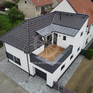 Pronájem rodinného domu 156 m² Lipůvka, 