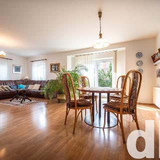 Prodej rodinného domu 260 m² Karlovy Vary, Vančurova