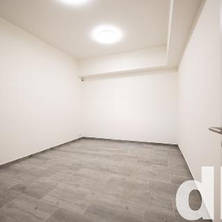 Pronájem ostatního komerčního prostoru 14 m² Karlovy Vary, U Koupaliště