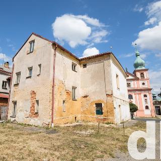 Prodej rodinného domu 400 m² Chlum Svaté Maří, náměstí J. W. Goetheho