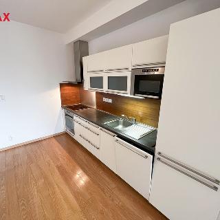 Pronájem bytu 2+kk 81 m² Praha, V přístavu