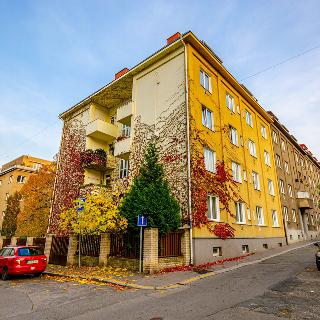 Prodej bytu 1+kk a garsoniéry 40 m² Praha, Na úspěchu