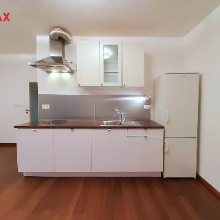 Prodej bytu 1+kk a garsoniéry 33 m² Praha, Magistrů