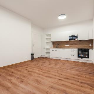 Pronájem bytu 2+kk 64 m² Praha