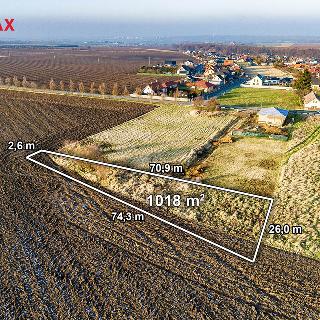 Prodej stavební parcely 1018 m² Zlatá