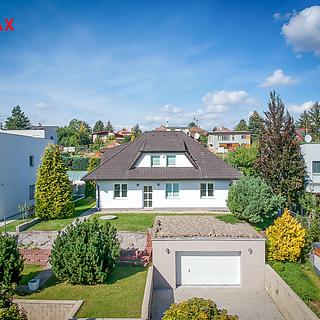 Pronájem rodinného domu 210 m&sup2; Praha