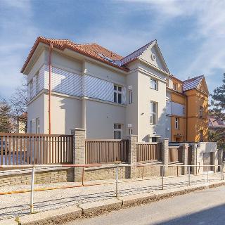 Prodej bytu 5+kk 176 m² Praha, Hradešínská