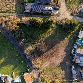 Prodej stavební parcely 1 674 m² Malá Hraštice