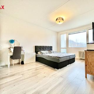 Prodej bytu 2+1 63 m² Hostomice, Školní náměstí