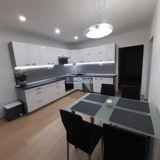 Pronájem bytu 3+1 85 m² Hradec Králové, Durychova