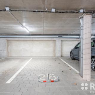 Pronájem parkovacího místa 12 m² Brno