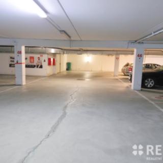 Pronájem parkovacího místa 12 m² Brno