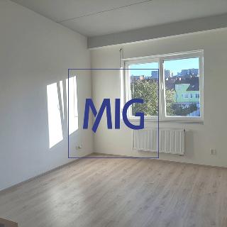 Pronájem bytu 1+kk a garsoniéry 33 m² Rosice, Sportovní