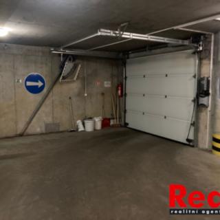 Pronájem parkovacího místa 13 m² Praha