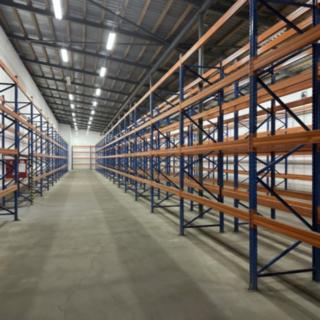 Pronájem skladu 1700 m&sup2; Postoloprty