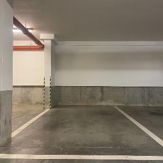 Prodej parkovacího místa 13 m² Praha, Krupná