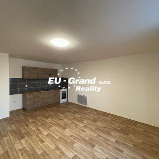 Pronájem bytu 1+kk a garsoniéry 35 m² Varnsdorf, Nezvalova