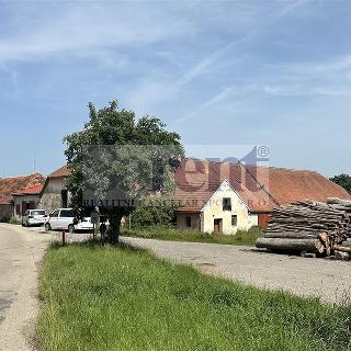 Prodej zemědělské usedlosti 2 600 m² Křemže