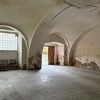 Pronájem skladu 250 m&sup2; Planá