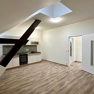 Pronájem bytu 3+kk 70 m&sup2; Cheb