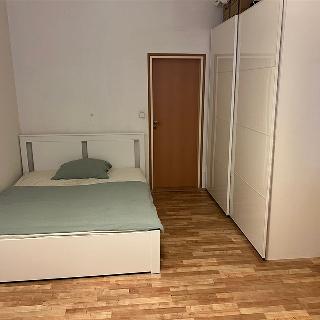 Pronájem bytu 1+1 34 m² Praha, Seifertova